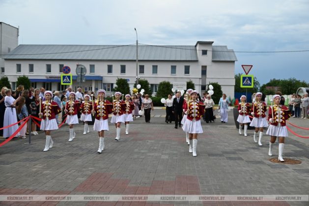 Звездный выпускной проходит в Кричеве