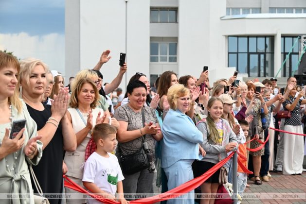 Звездный выпускной проходит в Кричеве