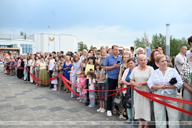 Звездный выпускной проходит в Кричеве