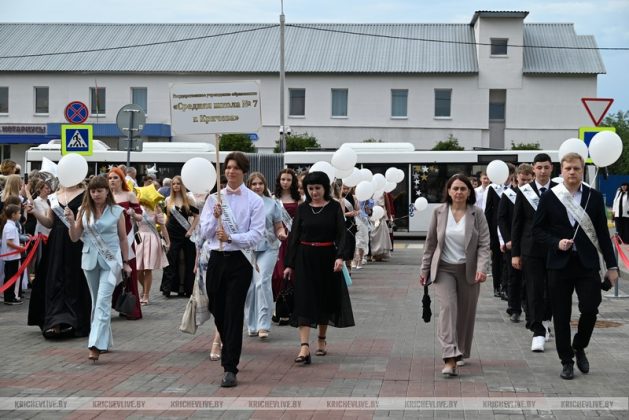 Звездный выпускной проходит в Кричеве