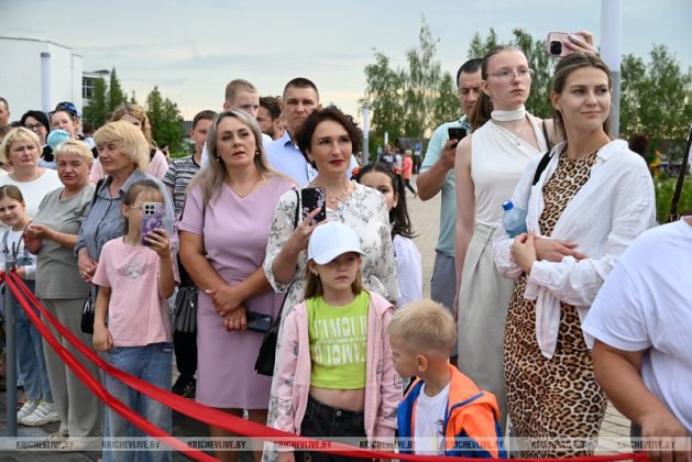Звездный выпускной проходит в Кричеве
