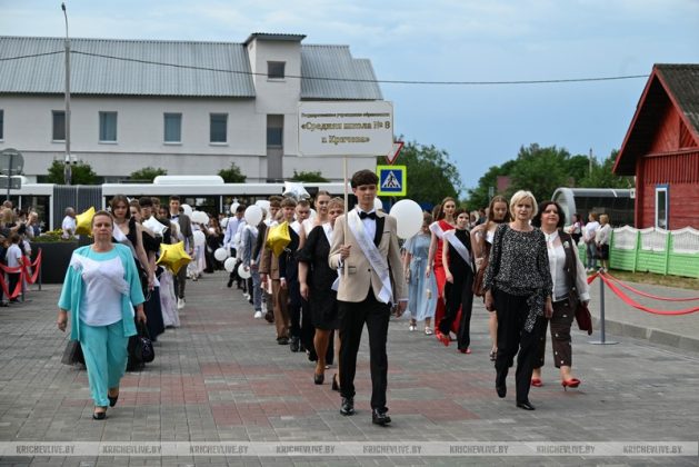 Звездный выпускной проходит в Кричеве