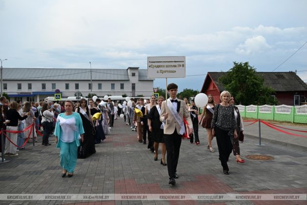 Звездный выпускной проходит в Кричеве