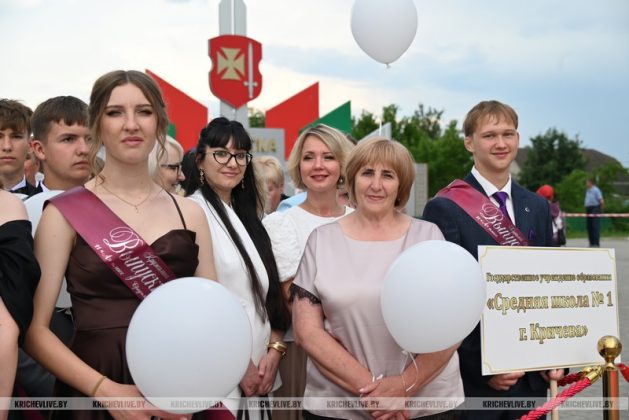 Звездный выпускной проходит в Кричеве