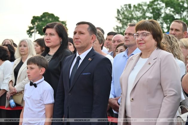 Звездный выпускной проходит в Кричеве