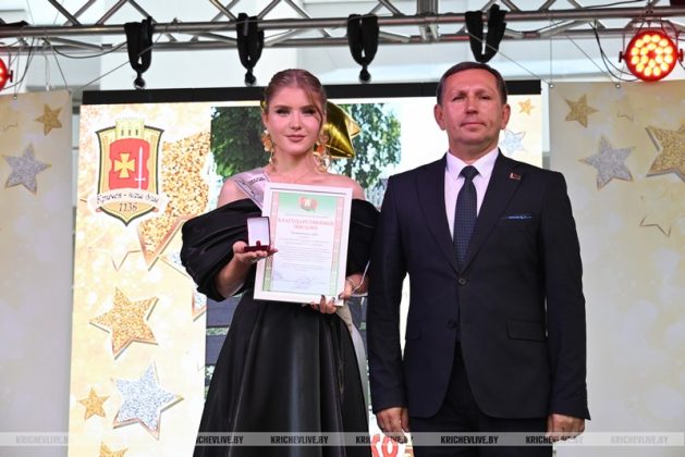 21 выпускник школ Кричевщины получил сегодня золотую медаль