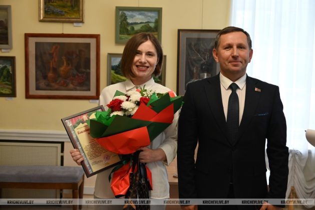 Искусство объединяет: в Кричеве открылась выставка российских художниц «Две точки зрения»