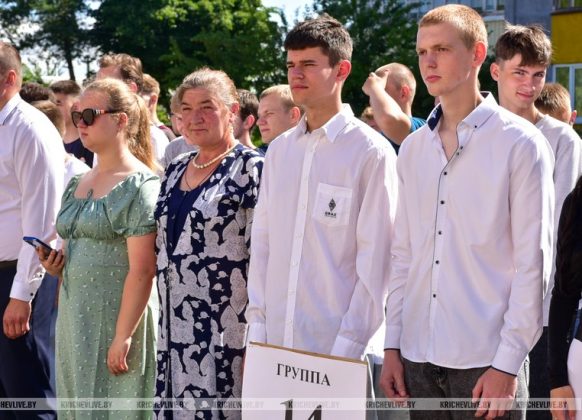 В Кричевском колледже прозвенел последний звонок для 117 выпускников