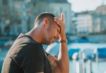 Жизнь без мигрени: как победить головную боль с помощью полезных привычек, сна и водного баланса