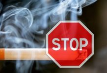Кричевлянам могут запретить курение у подъездов