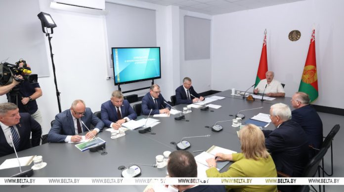 Что в приоритете у Президента - сельское хозяйство или промышленность? Лукашенко расставил акценты Что в приоритете у Президента - сельское хозяйство или промышленность? Лукашенко расставил акценты
