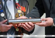 В музей ВОВ передали капсулу с посланием ветеранов, которую откроют в 2045 году В музей ВОВ передали капсулу с посланием ветеранов, которую откроют в 2045 году