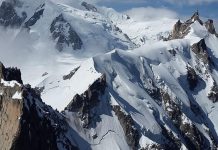 С Эльбруса спасатели эвакуировали мужчину и тело его 11‑летнего сына