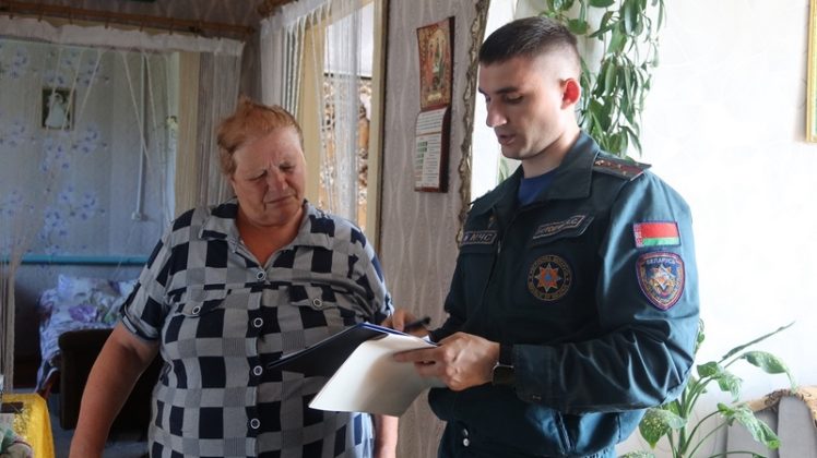 Спасатели Кричевщины проверили дома одиноких пенсионеров: особое внимание – пожарным извещателям