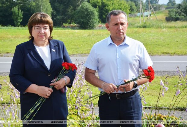 Последний бой над родной деревней: на Кричевщине почтили память летчика-героя
