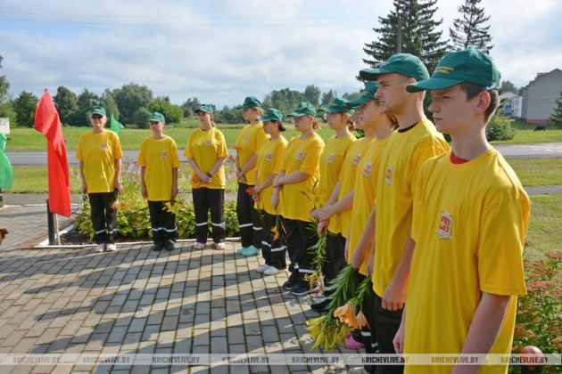 Последний бой над родной деревней: на Кричевщине почтили память летчика-героя