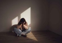 Боль, которую нельзя описать словами. Психиатр объяснил, как депрессия берет под контроль мозг человека