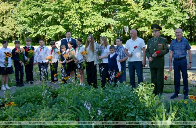 Митинг-реквием у памятника Николаю Сиротинину прошел в Кричевском районе