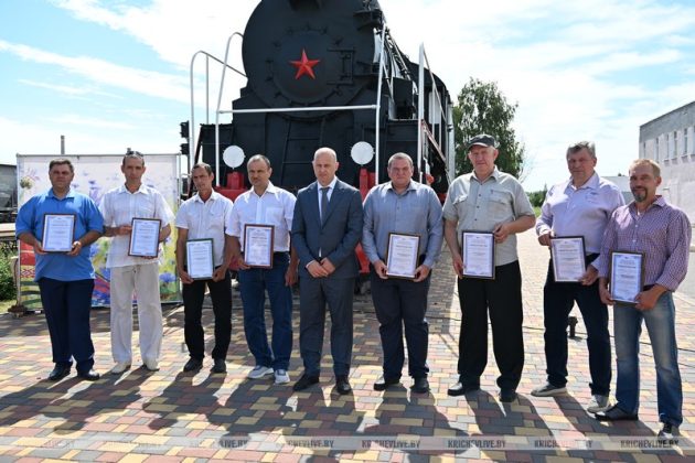 Железнодорожники Кричева отмечают профессиональный праздник и получают награды