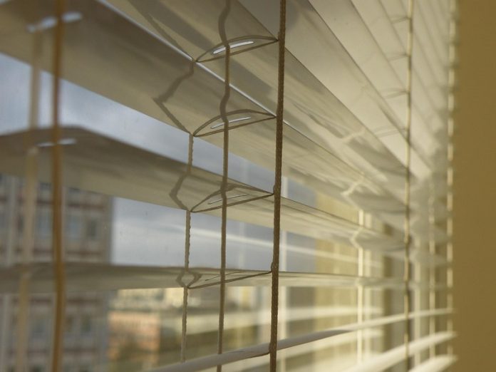 maky_orel-venetian-blind-930187_1280