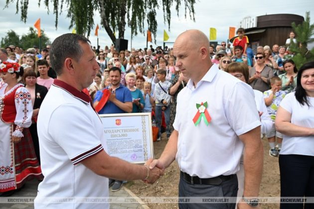 В Кричеве открыли пляж на озере Молодежном