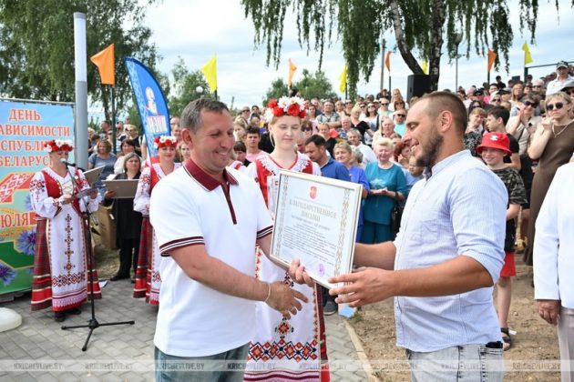 В Кричеве открыли пляж на озере Молодежном