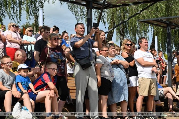 В Кричеве открыли пляж на озере Молодежном
