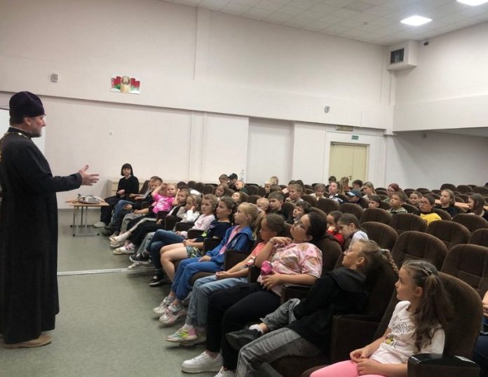 Кричевский священник рассказал ребятам о празднике Петра и Февронии