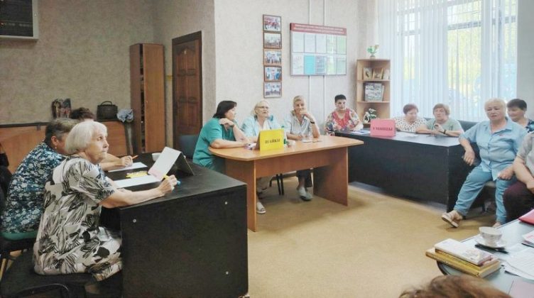 «Следствие ведут ЗНАТОКИ»: интеллектуальный турнир для активных пенсионеров прошел в Кричевском РЦСОНе