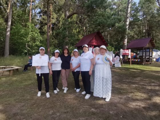 «Фрейлины удачи» из Кричева покорили жюри «Чериковского привала»