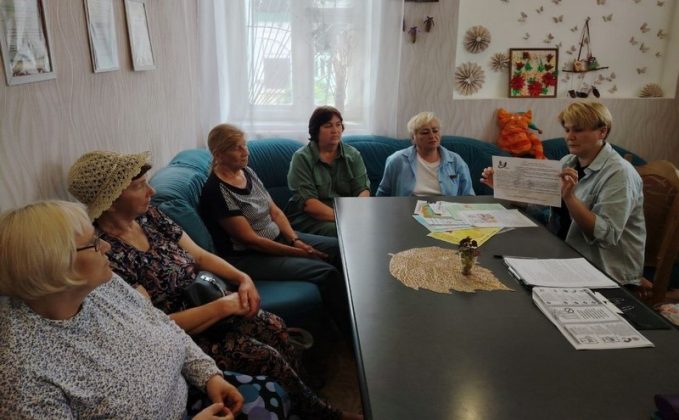 В Кричевском РЦСОН прошел круглый стол о здоровом образе жизни и долголетии
