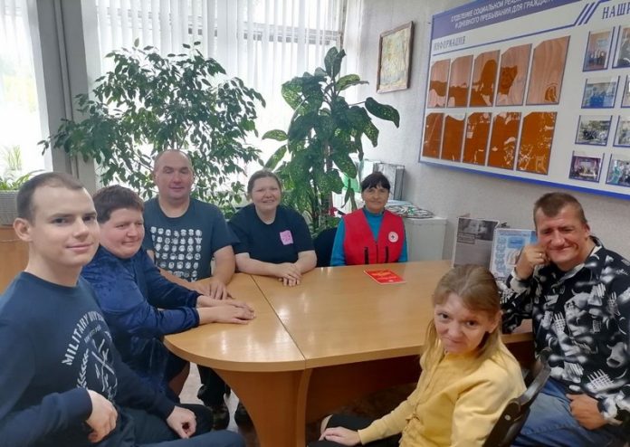 Безопасность в жару: в Кричевском РЦСОН прошла встреча с волонтером Красного Креста