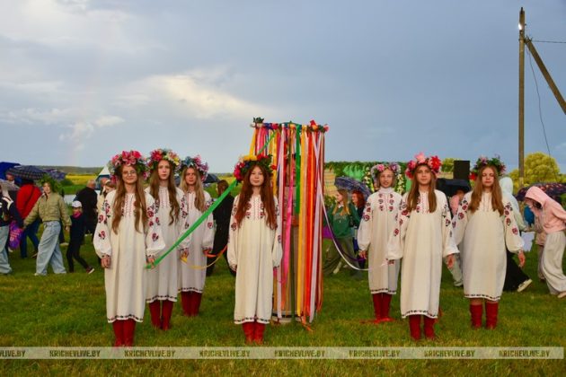 В Кричеве Купальскую ночь встретили песнями и танцами у воды