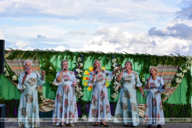 В Кричеве Купальскую ночь встретили песнями и танцами у воды
