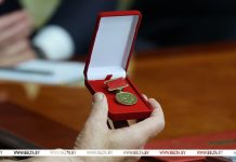 Лукашенко вручена Ленинская премия ЦК КПРФ Лукашенко вручена Ленинская премия ЦК КПРФ