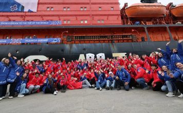 Белорусский школьник отправился на Северный полюс в составе международной экспедиции «Ледокол знаний» Белорусский школьник отправился на Северный полюс в составе международной экспедиции "Ледокол знаний"