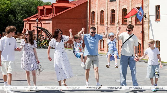 О пенсионных гарантиях для многодетных матерей напомнили в Минтруда