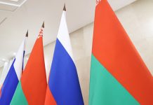 «Противники понимают, что мы здесь не спим». Лукашенко заявил о возросшем значении Беларуси для Росс Президент Беларуси Александр Лукашенко отметил рост возможностей и стратегического значения республики в сотрудничестве с Россией. Об этом глава государства заявил на встрече с губернатором Архангельской области Александром Цыбульским, передает пресс-служба Главы государства.