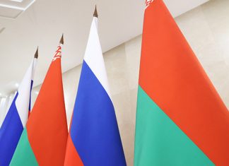 «Противники понимают, что мы здесь не спим». Лукашенко заявил о возросшем значении Беларуси для Росс Президент Беларуси Александр Лукашенко отметил рост возможностей и стратегического значения республики в сотрудничестве с Россией. Об этом глава государства заявил на встрече с губернатором Архангельской области Александром Цыбульским, передает пресс-служба Главы государства.