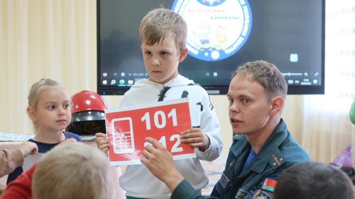 Как объяснить ребенку, что огонь опасен? Спасатели Кричевщины знают ответ