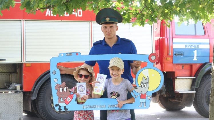 «Безопасные каникулы» в Кричеве: эстафеты, пожарная машина и море эмоций
