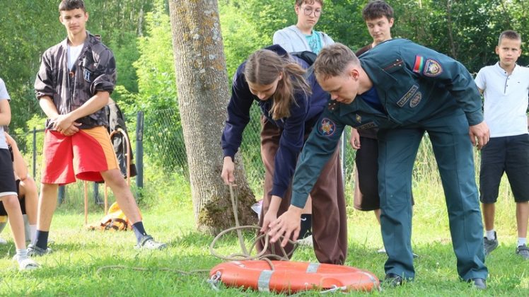 В палаточном лагере Кричевщины спасатели провели урок безопасности