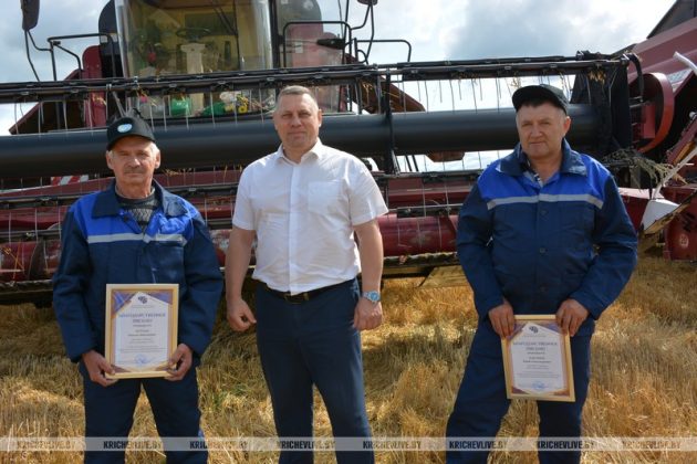 Аграриям Кричевщины вручили благодарности от областного профсоюза