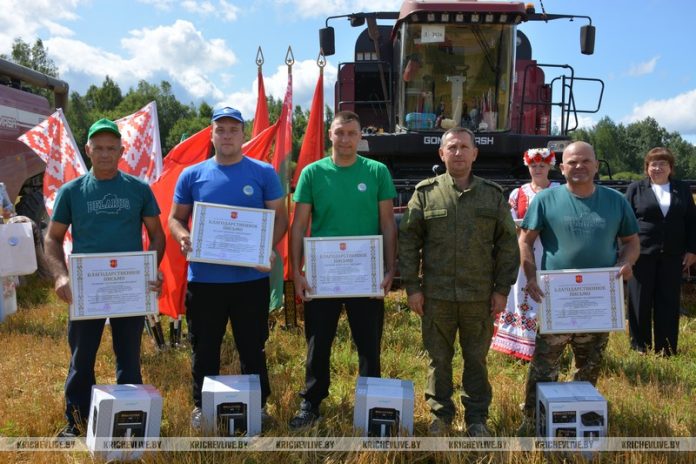 В КСУП «Малятичи-АГРО» поздравили сразу четверых тысячников В КСУП «Малятичи-АГРО» поздравили сразу четверых тысячников