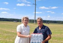 Руководство двух магазинов Кричева оказало помощь хлеборобам в уборочную страду Руководство двух магазинов Кричева оказало помощь хлеборобам в уборочную страду