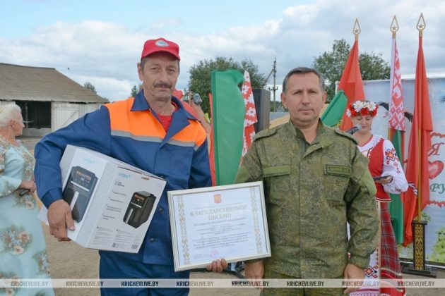 В Кричевском районе чествовали первого водителя, преодолевшего рубеж в 2000 тонн