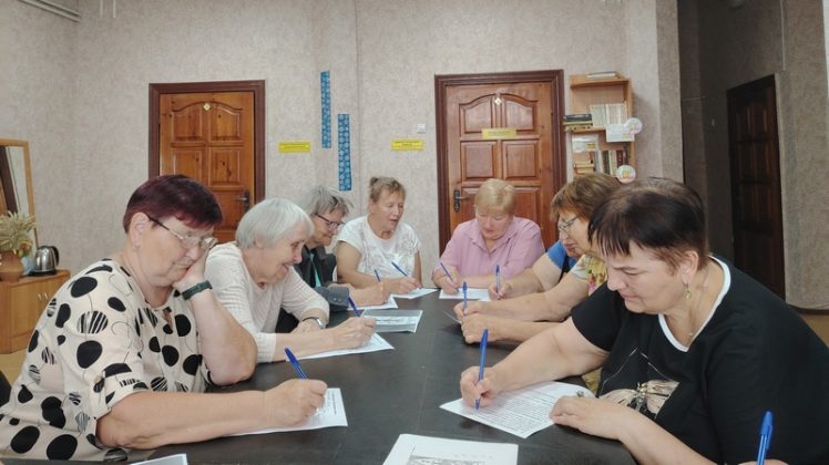 Тренировка памяти, внимания и логики: в Кричевском РЦСОН прошел тренинг «Деменция нам не товарищ!»