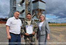 Аграриям Кричевщины вручили благодарности от областного профсоюза Аграриям Кричевщины вручили благодарности от областного профсоюза