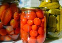 А вы знали, почему одни закаточные крышки белые, а другие желтые? А вы знали, почему одни закаточные крышки белые, а другие желтые?