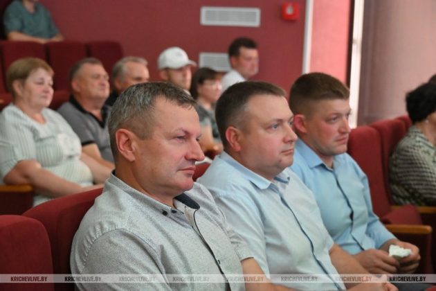 Накануне Дня строителя в Кричеве чествуют работников ОАО «Кричевцементношифер» (фоторепортаж)